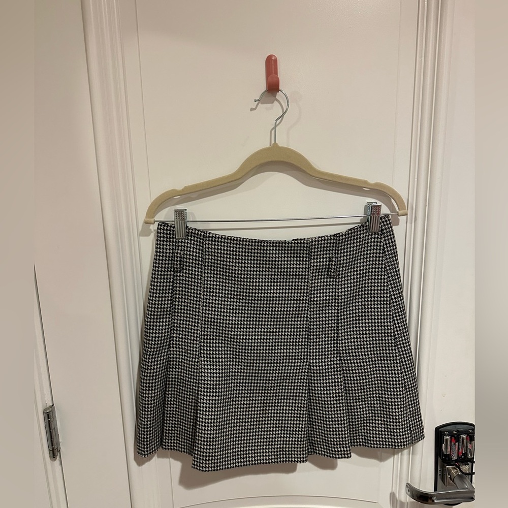 Moda International Pleated Houndstooth Print Skirt